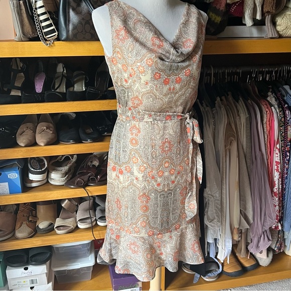 ⭐️BOGO FREE⭐️ The Limited dress in EUC - Picture 1 of 7